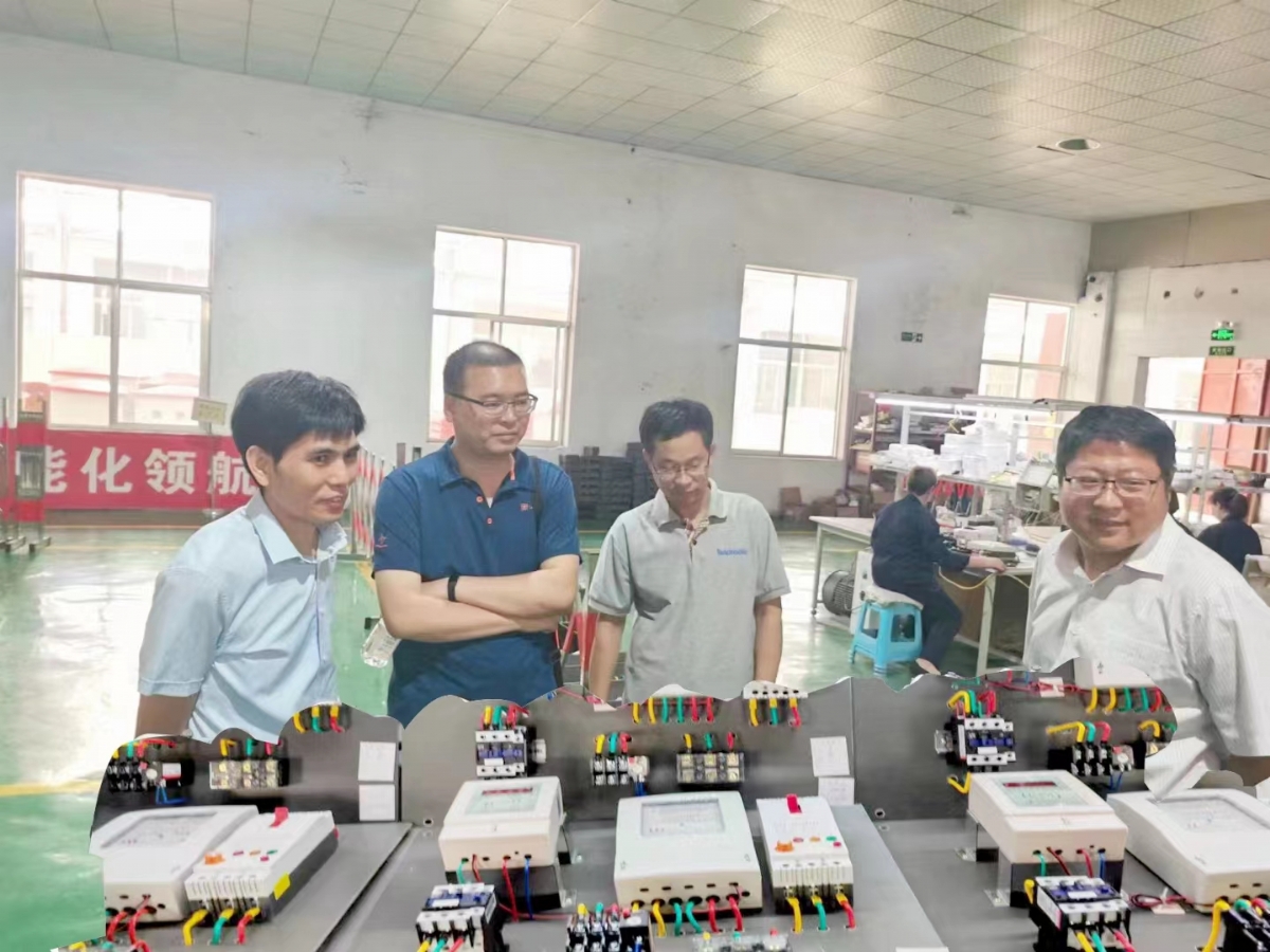 曲师大物联网技术创新团队专家及科技局的领导来浩坤润土公司考察