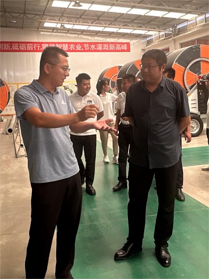 六月二十七日，临沂市郯城县农业农村局副局长吕杰，带领局机关高标准农田建设负责人及施工标段经理，来浩坤润土进行考查