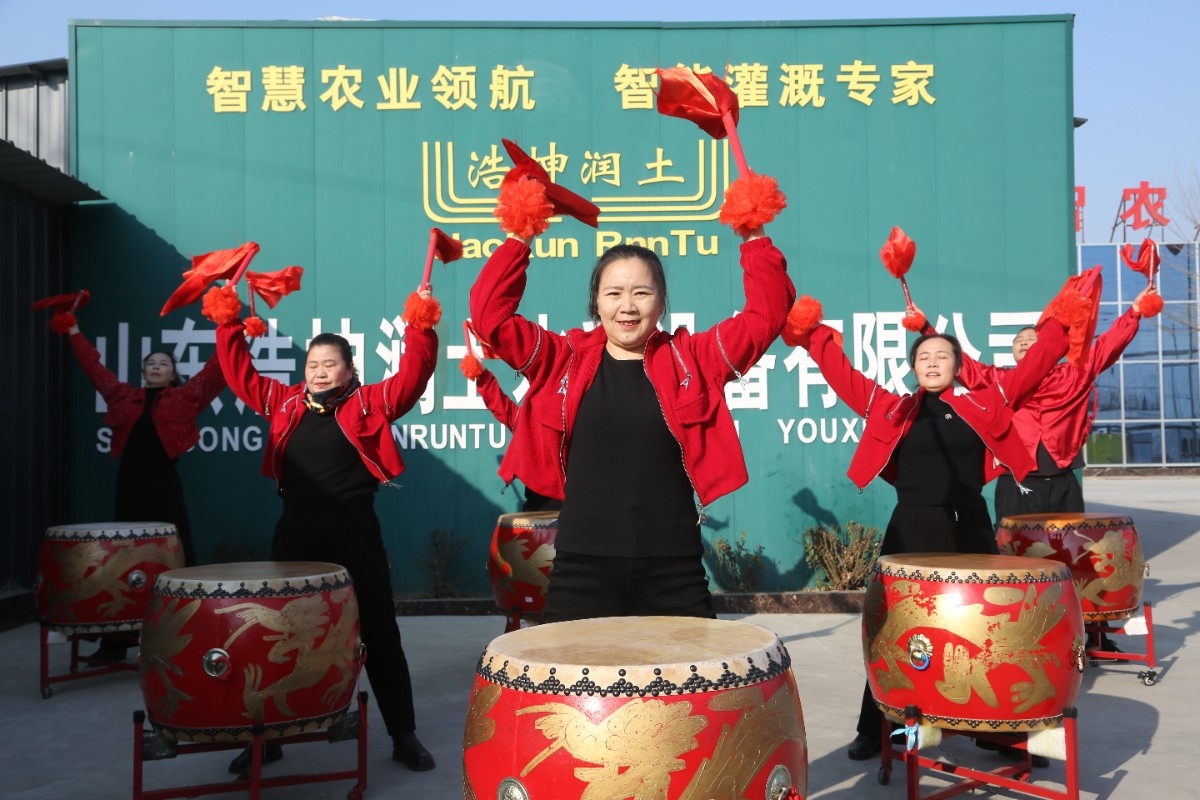 浩坤润土举行“锣鼓喧天庆元旦，欢歌笑语迎新年”文艺活动